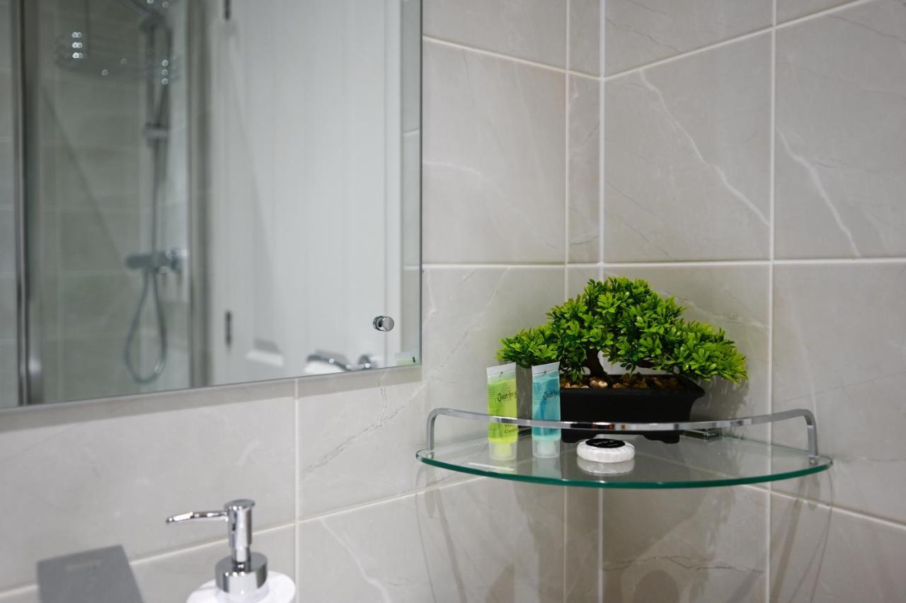 Luxury 4 Bed House With Gated Parking In The Heart Of Birmingham! Apartment Ngoại thất bức ảnh