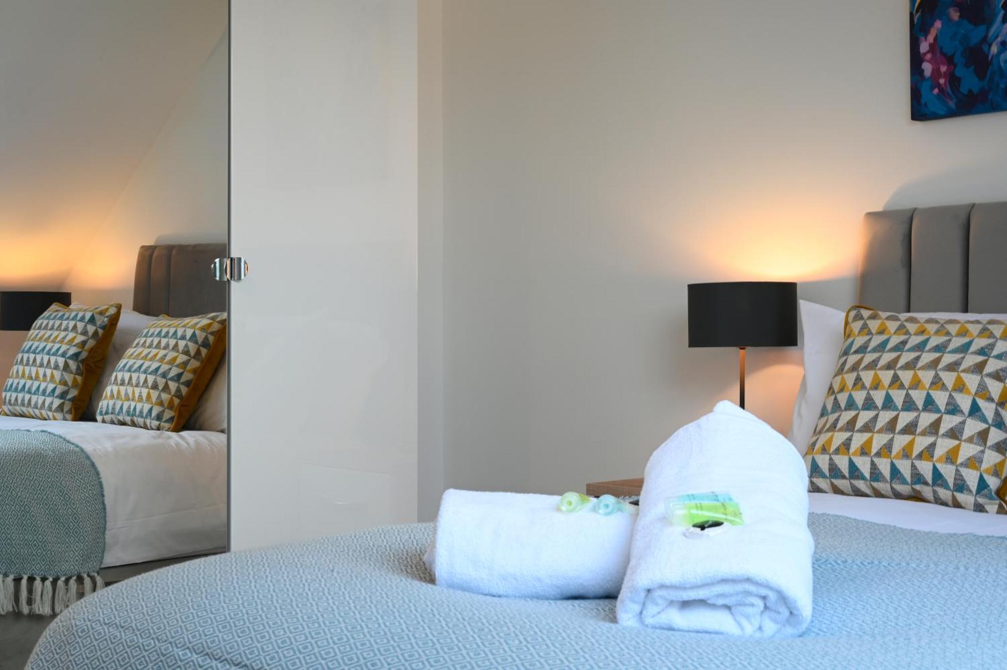 Luxury 4 Bed House With Gated Parking In The Heart Of Birmingham! Apartment Ngoại thất bức ảnh